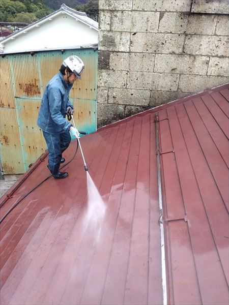 屋根をトルネード洗浄